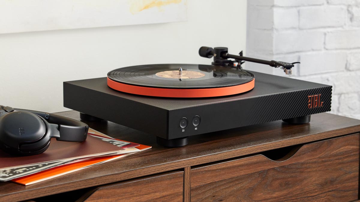 El tocadiscos JBL Spinner BT con plato de aluminio tiene un ofertón que lo deja en 343 euros