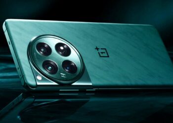 Imagen del OnePlus 12 de color azul