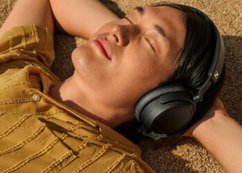 Chico utilizando los Sennheiser ACCENTUM Plus Wireless