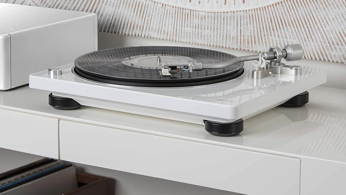 El Denon DP-450USB de gran diseño tiene un descuentazo que lo deja en menos de 465 euros