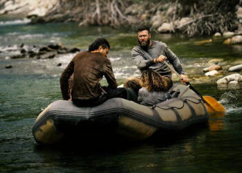 Adam Brody es un temerario practicante de rafting en 'River Wild', disponible en streaming