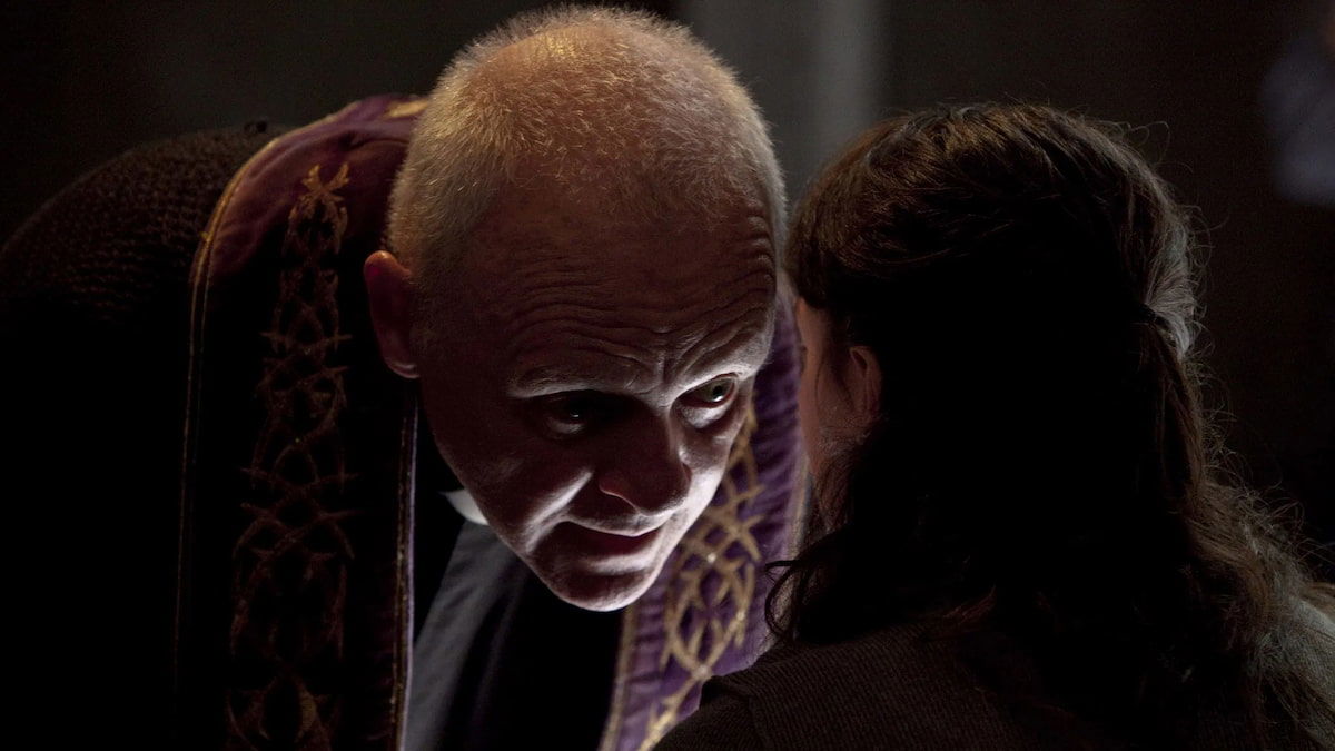 ¿Sabías que Anthony Hopkins fue un exorcista? Nosotros tampoco, pero resulta que ahora lo peta en Netflix