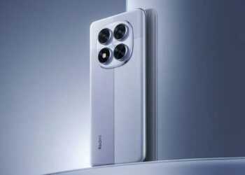 Redmi Note 14 Pro 5G apoyado en una pared