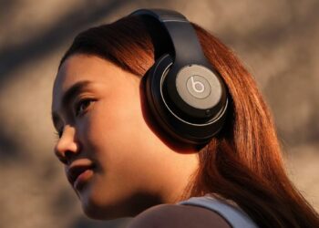 Chica con los Beats Studio Pro