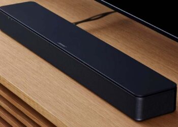 Bose TV Speaker en una mesa