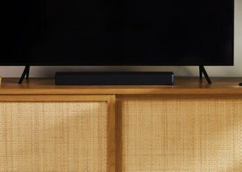 Uso de la Bose TV Speaker de color negro