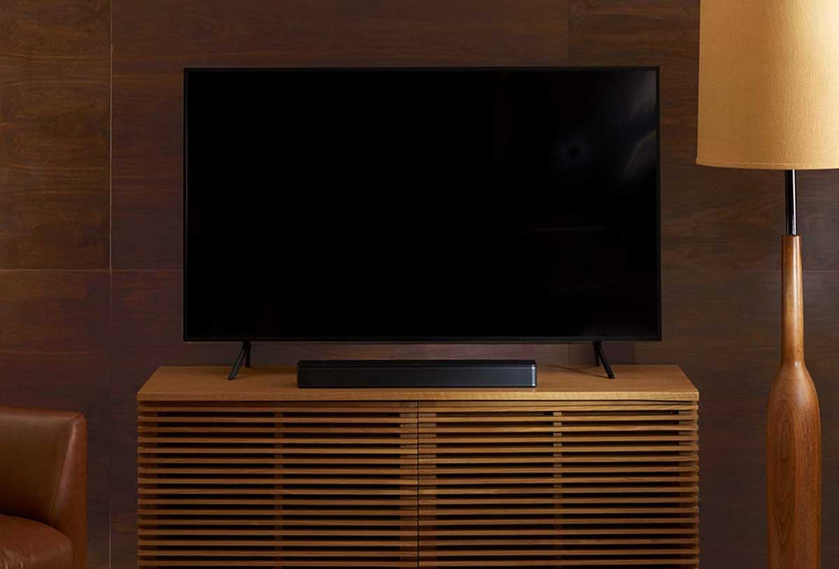 Barra de sonido Bose TV Speaker en una mesa