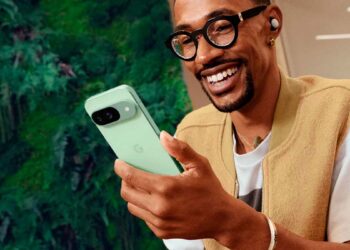 Chico utilizando un Google Pixel 9