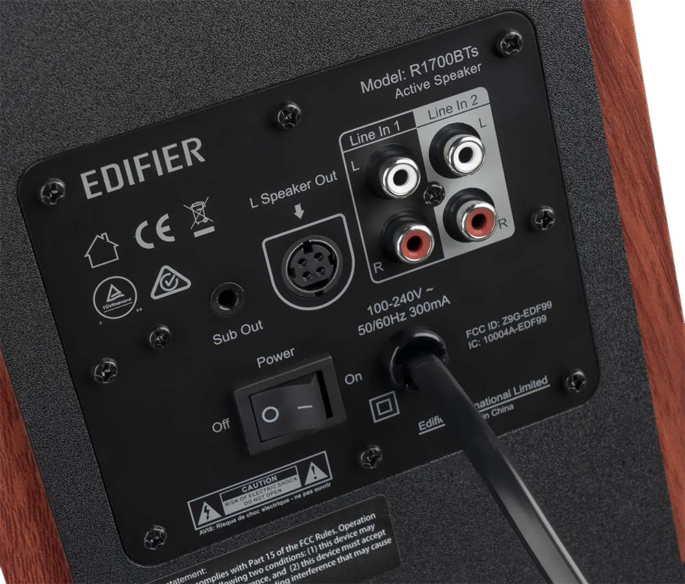 Conexiones de los altavoces Edifier R1700BTs