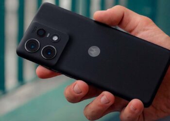 Motorola Edge 50 Pro de color negro