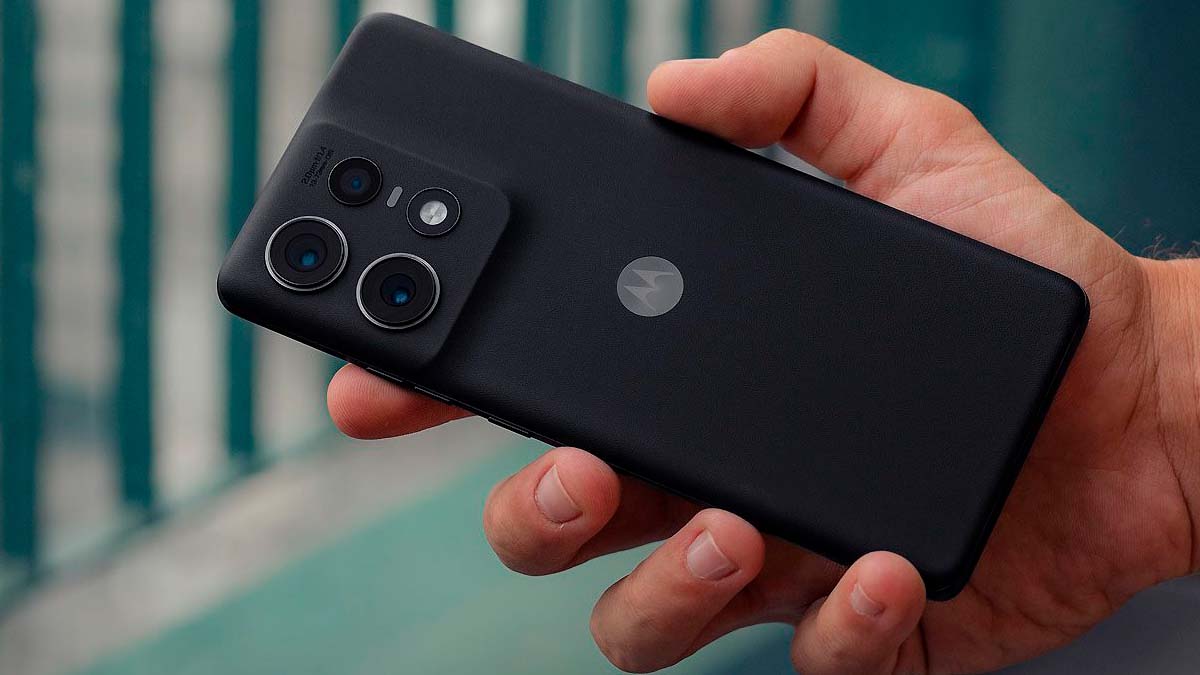 Espectacular rebaja para comprar el Motorola Edge 50 Pro por menos de la mitad de su precio