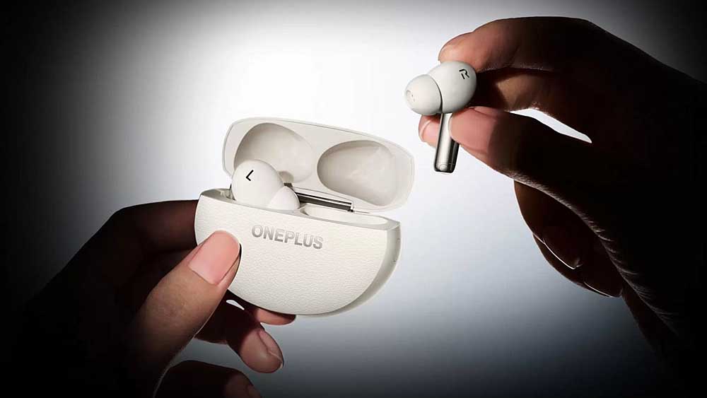 OnePlus Buds Pro 3 de color blanco