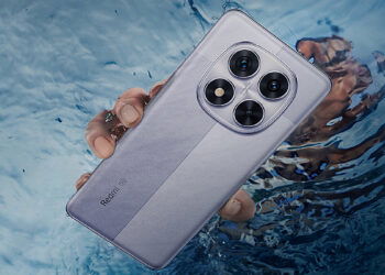 Trasera del Redmi Note 14 Pro 5G bajo el agua