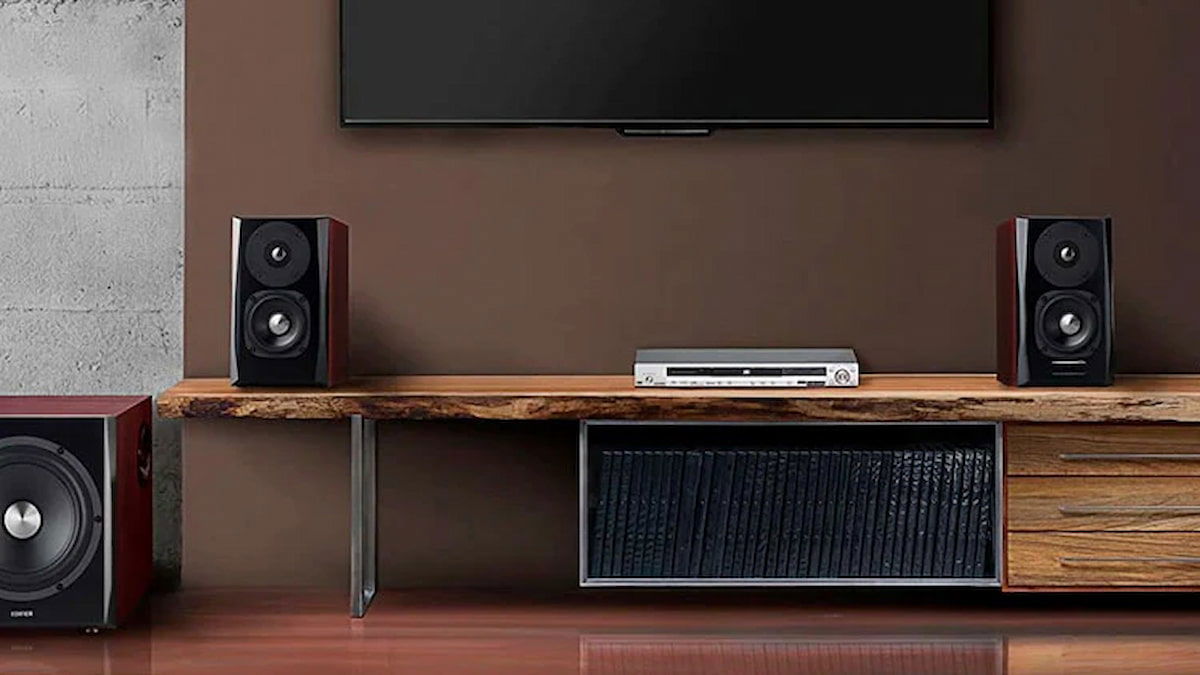 Altavoces activos vs barras de sonido: ¿cuál te conviene más para ver cine, jugar o escuchar música?