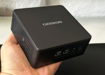 GEEKOM IT15, review: una auténtica bestia que cabe en la palma de la mano