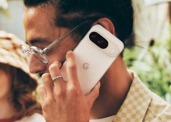 Uso del Pixel 9 de color blanco