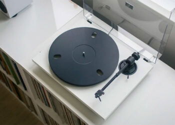 Pro-Ject E1.2, de vuelta a lo básico con este sencillo y económico tocadiscos manual