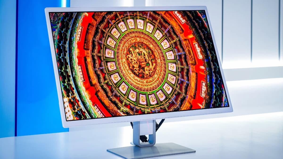 TCL apuesta todo al rojo y comienza la fabricación en masa de paneles OLED RGB