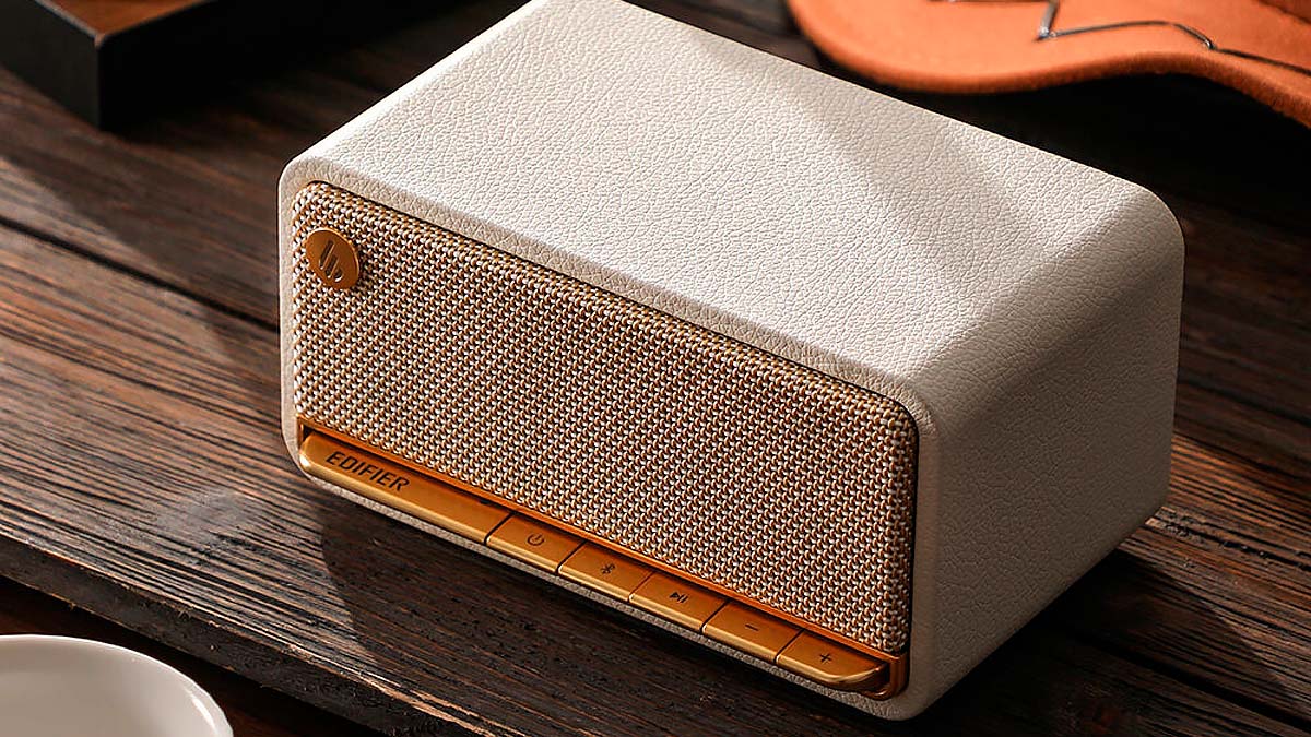 Edifier MP230 en una mesa