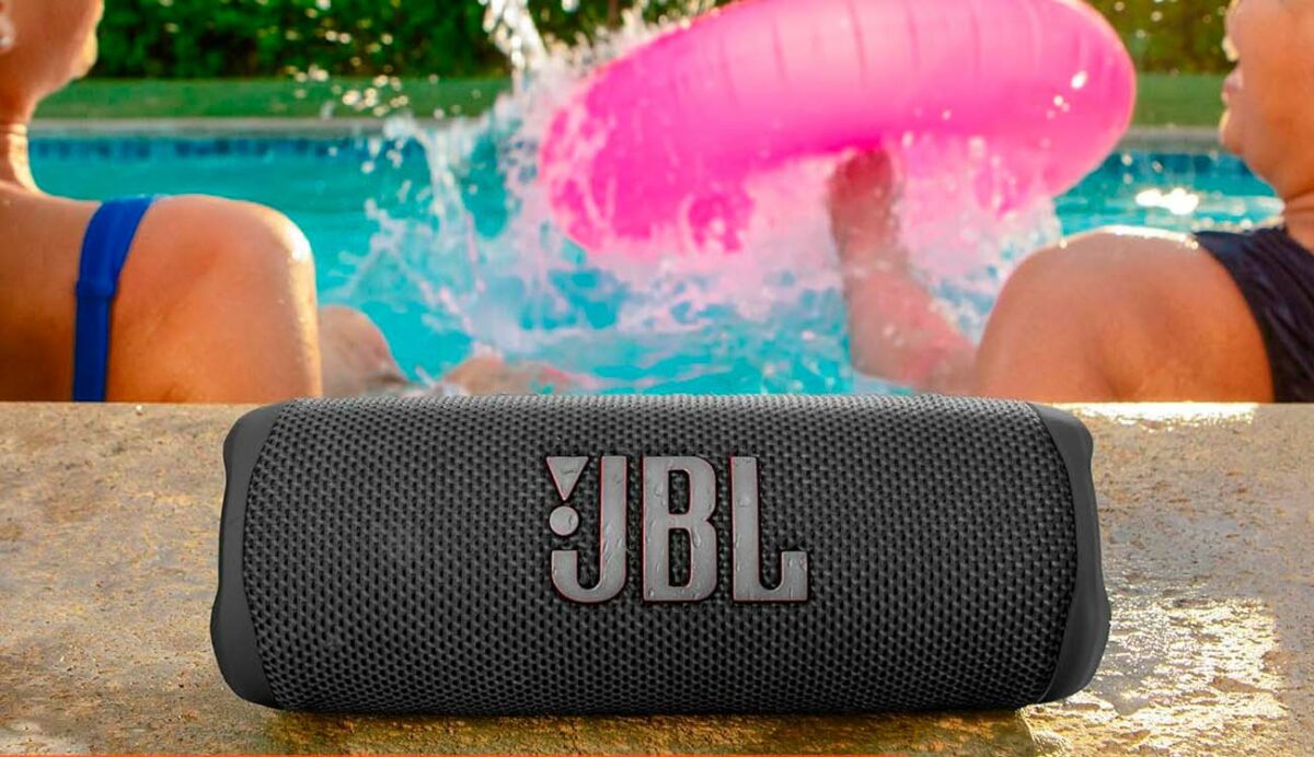 Disfruta al máximo de tu música en verano: llévate el altavoz JBL Flip 6 con una magnífica rebaja