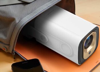 Magcubic HY310 en una mochila