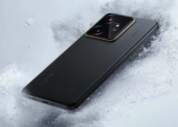 realme GT 7 con fondo