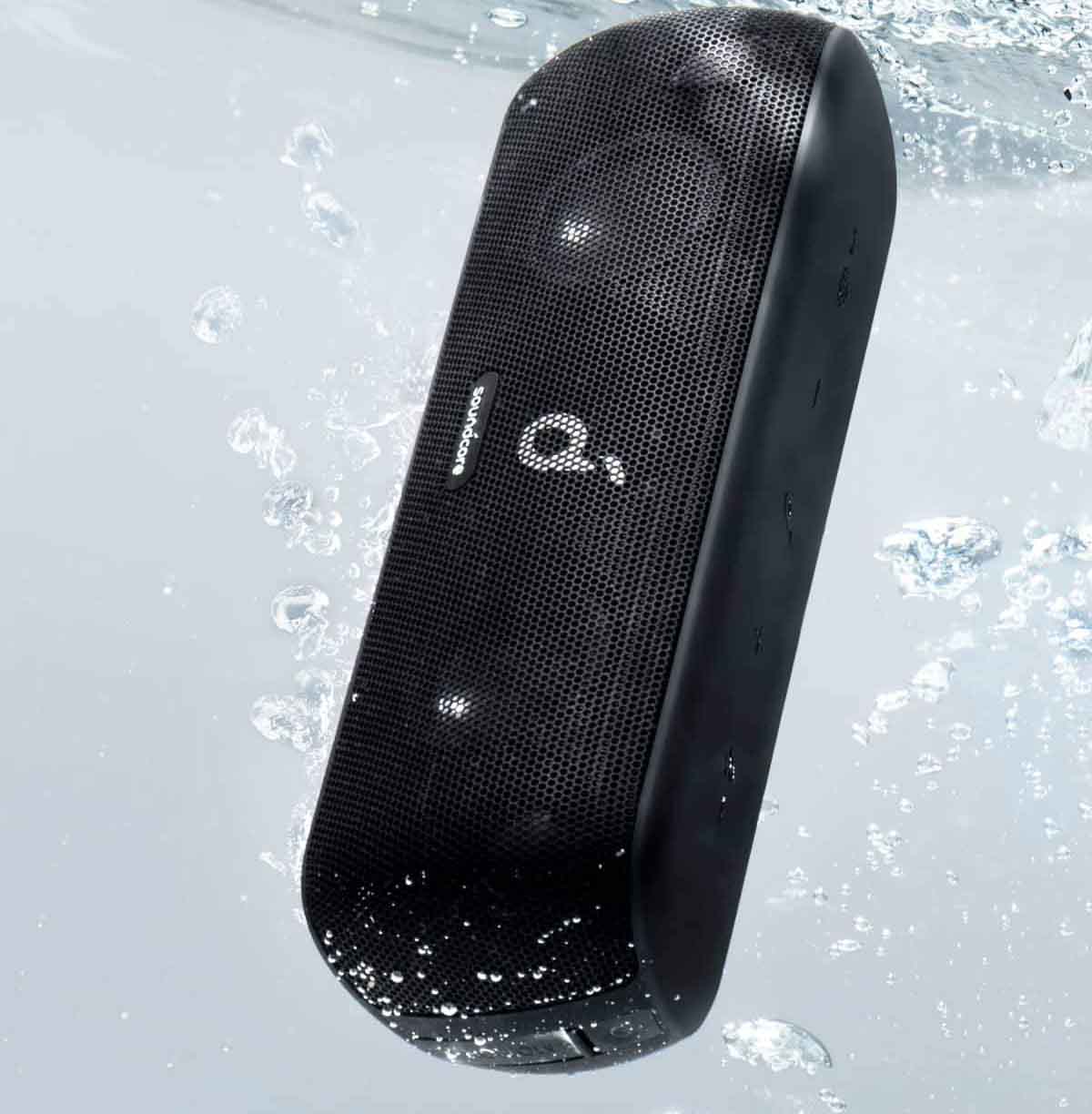 Soundcore Motion+ sumergido en agua