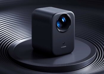 Xiaomi Smart Projector L1 con fondo