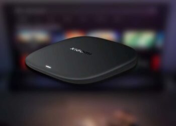 Xiaomi TV Box S 3rd Gen lateral con fondo