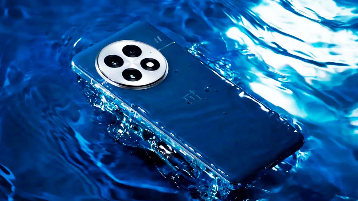 OnePlus 13 en agua