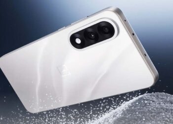 OnePlus Nord 5 de color blanco