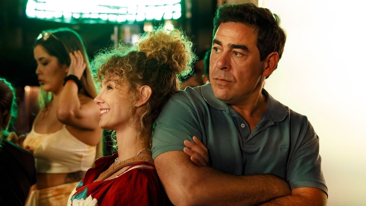 Prime Video tiene la comedia más estrafalaria para ver en verano: un viaje, un desaparecido y una exnovia desesperada