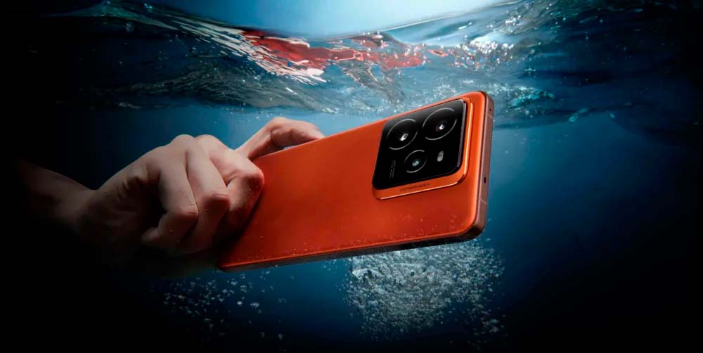 realme GT 7 Pro sumergido en agua