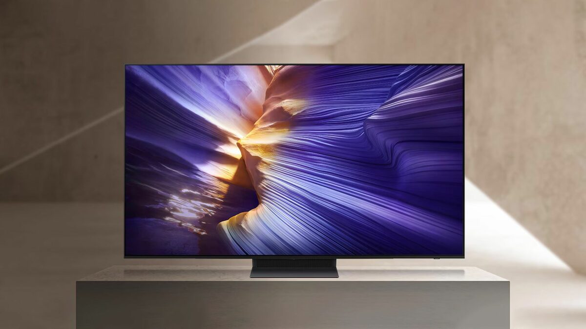 El televisor Samsung S93F OLED de 77 pulgadas desata la locura con una oferta bestial: llévatela por 1739 euros