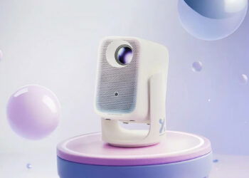 Xming Q6 Neo: el proyector portátil con brazo doble, HDR10+ y precio rompedor