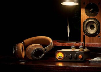 Fosi Audio MC331 con unos auriculares