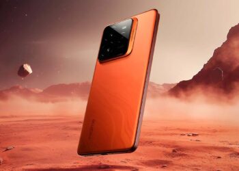 Teléfono realme GT 7 Pro de color naranja