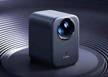Xiaomi Smart Projector L1 con fondo