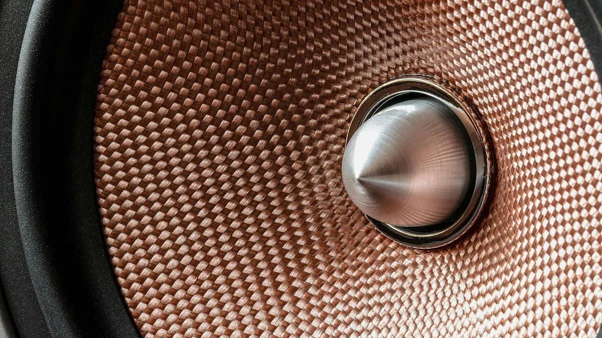 Altavoces de rango completo: qué son, para qué sirven y por qué no suenan como esperas