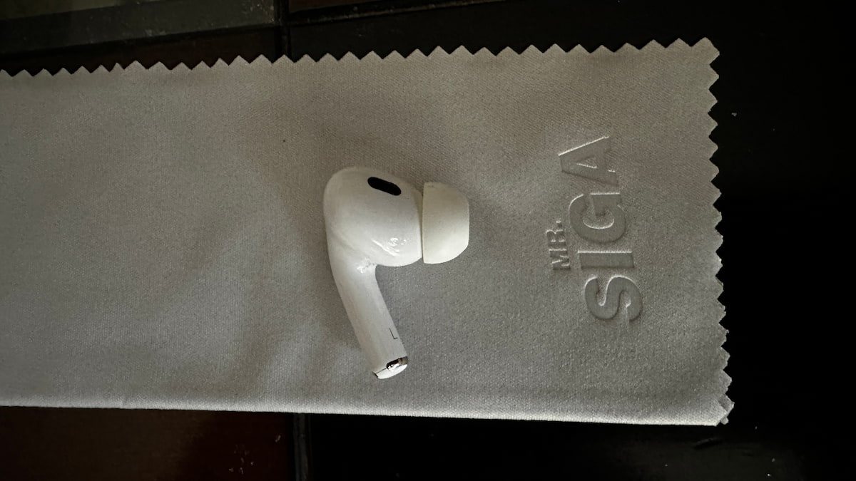 Cómo limpiar tus AirPods y auriculares in-ear sin cargártelos en el intento