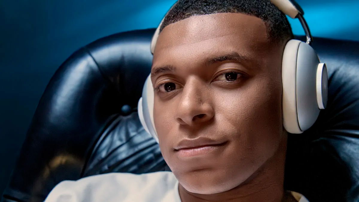 Loewe lleva el lujo a nuestros oídos con Leo, sus primeros auriculares inalámbricos