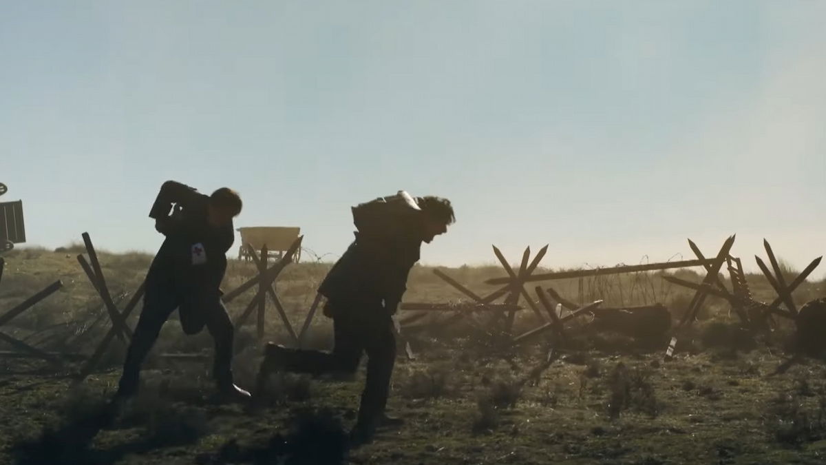 Esta miniserie bélica, basada en una conocida novela ambientada en el franquismo, está triunfando gracias a su llegada a Netflix