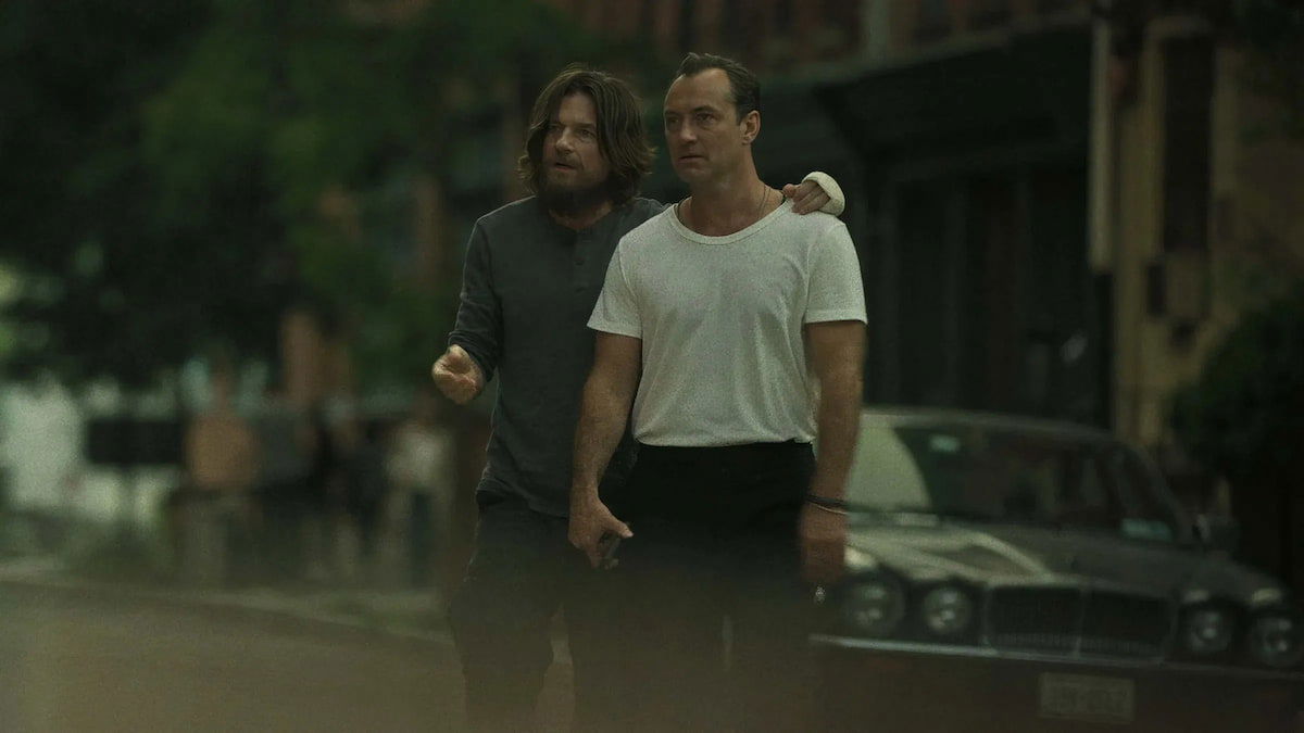 Netflix estrena Black Rabbit, una nueva miniserie con Jude Law y Jason Bateman que ha conquistado a la crítica