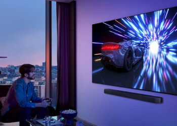 No estás soñando, el televisor Samsung S95F de 65 pulgadas QD-OLED con barra de sonido gratis por 1.699 euros