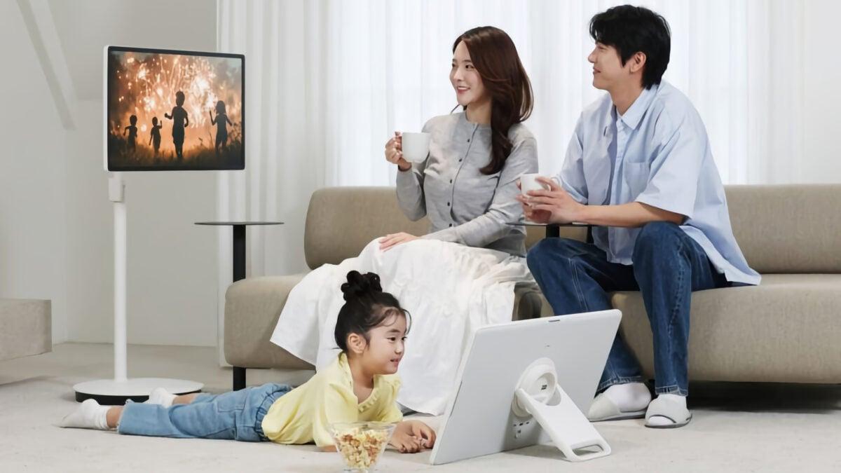 Samsung lanza su propio monitor táctil con batería, peana y soporte móvil: así es The Moving Style
