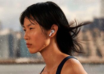 Chica con los Apple AirPods