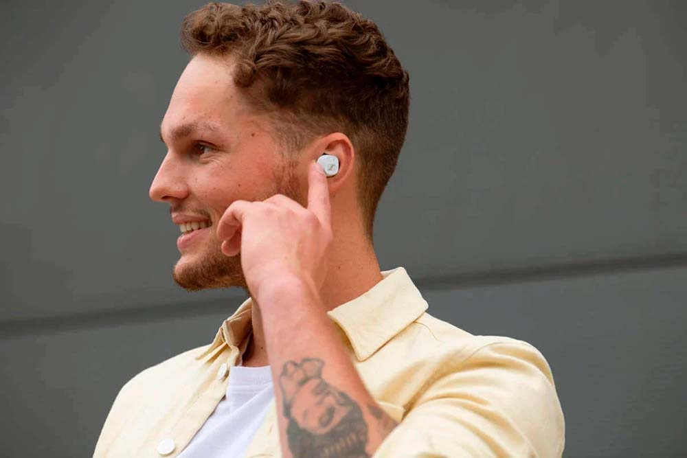 Chico con los Sennheiser CX Plus True Wireless