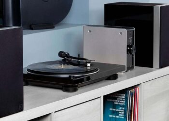 Uso en un mueble del tocadiscos Denon DP-400