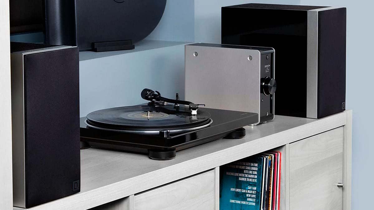 Disfruta de tus vinilos al máximo con el completo Denon DP-400, que ahora es una ganga en Amazon