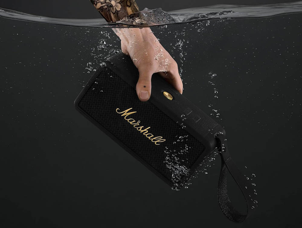 Marshall Middleton sumergido en agua